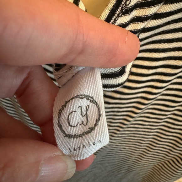 Women’s sz M black and white cross cross back tank - Picture 3 of 3